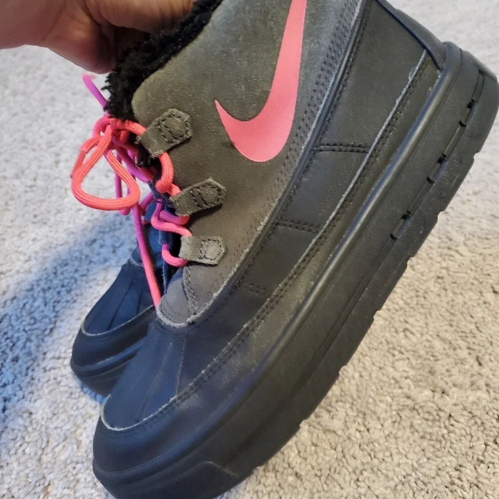 Kids Black and Pink Nike Sneaker Snow Boot Style Shoes Size 6.5Y